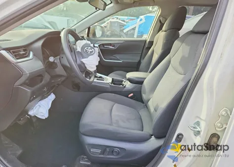 2019 Toyota Rav4 Xle z USA, uszkodzony, nr VIN JTMW1RFV1KD516412